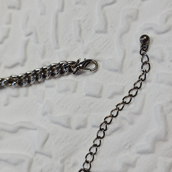 VINTAGE CHUNKY TURQUISE, WHITE,BLUE,CLEAR, AND SILVERTONE NECKLACE - Picture 8 of 8